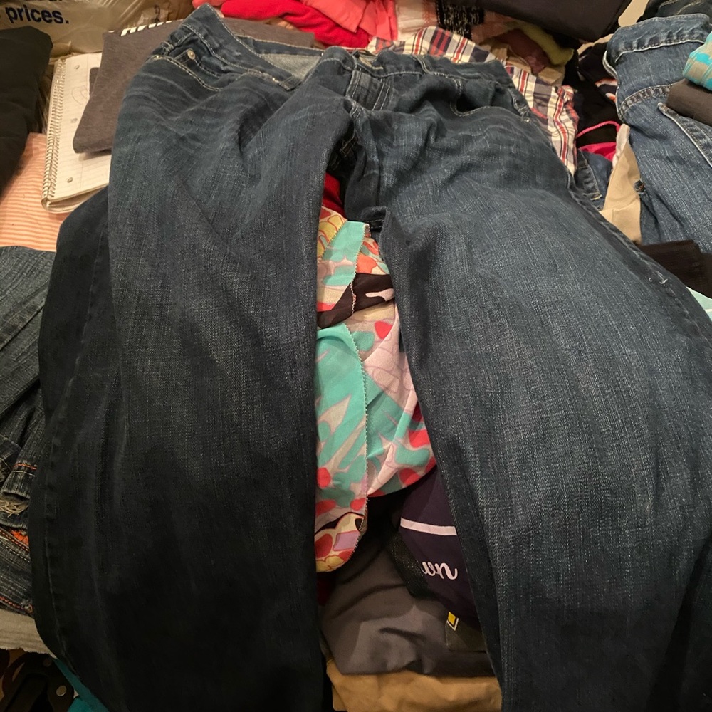 Levi’s, Tommy Hilfiger, & Polo. Men’s sizes.